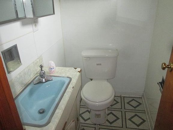 5th image of 4134 Harold St
