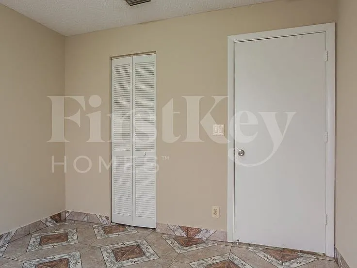 5990 Ithaca Cir W — Photo 10