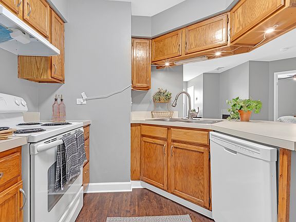4th image of 1403 Wyndham Cir APT 104