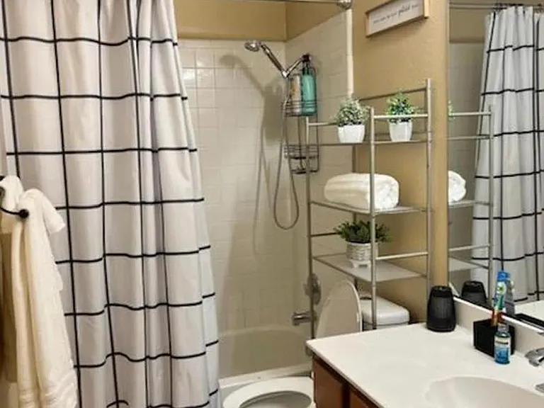 Bathroom for room 1 and 2