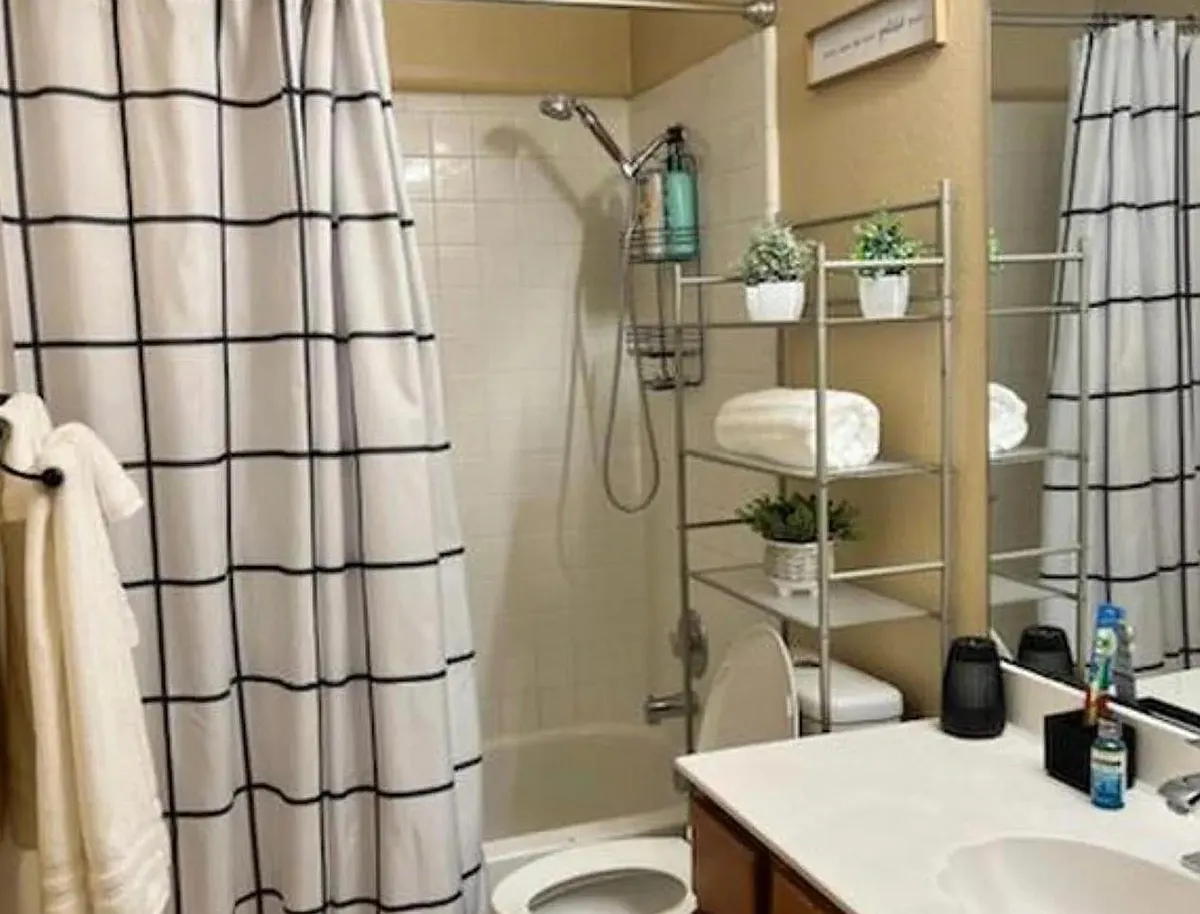 Bathroom for room 1 and 2 - Spotted Cedar