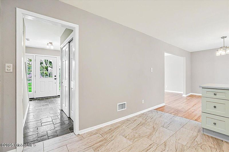 5th image of 124 Maplewood Drive
