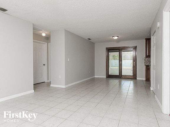 3rd image of 420 E Hillcrest Ave