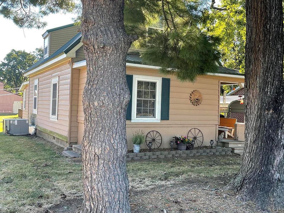 2nd image of 1109 4th St