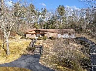 26 Magnolia Cir, Longmeadow, MA 01106