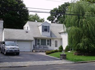 1436 Potter Blvd, Bay Shore, NY 11706