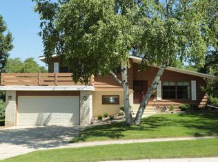 5332 Orchard Ln, Greendale, WI 53129