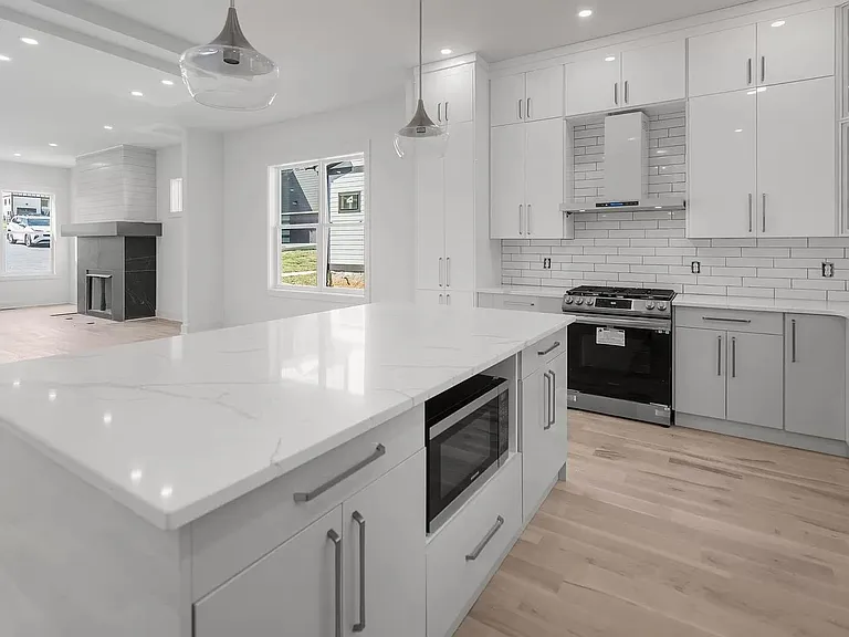 2321A Carter Ave — Photo 2