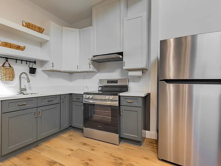 730 Avenue A — Photo 13