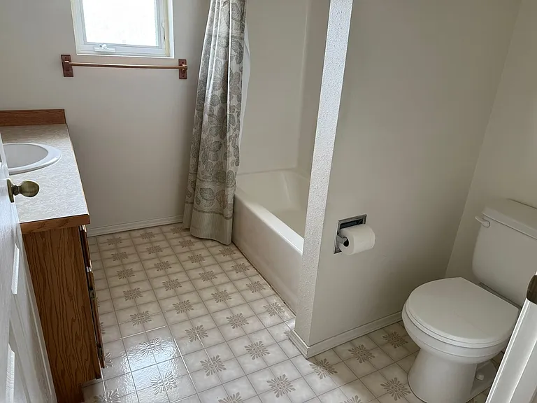 1687 Simpson Ln — Photo 17
