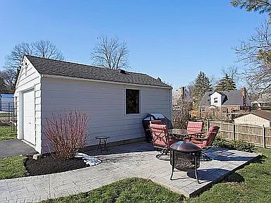 4th image of 8533 Wexford Ave