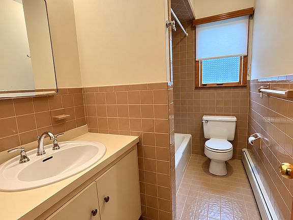 4th image of 427 Steinway Rd Floor 1