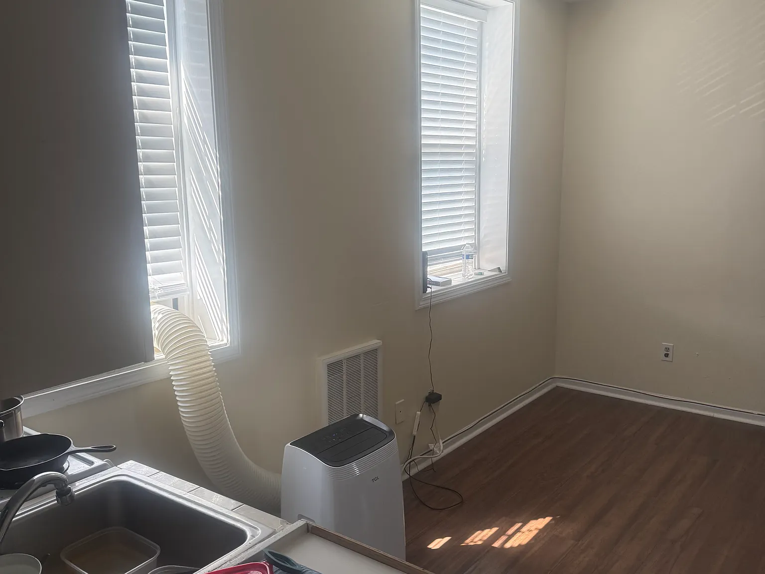 Studio, 450 sqft, $1,800 — Photo 3