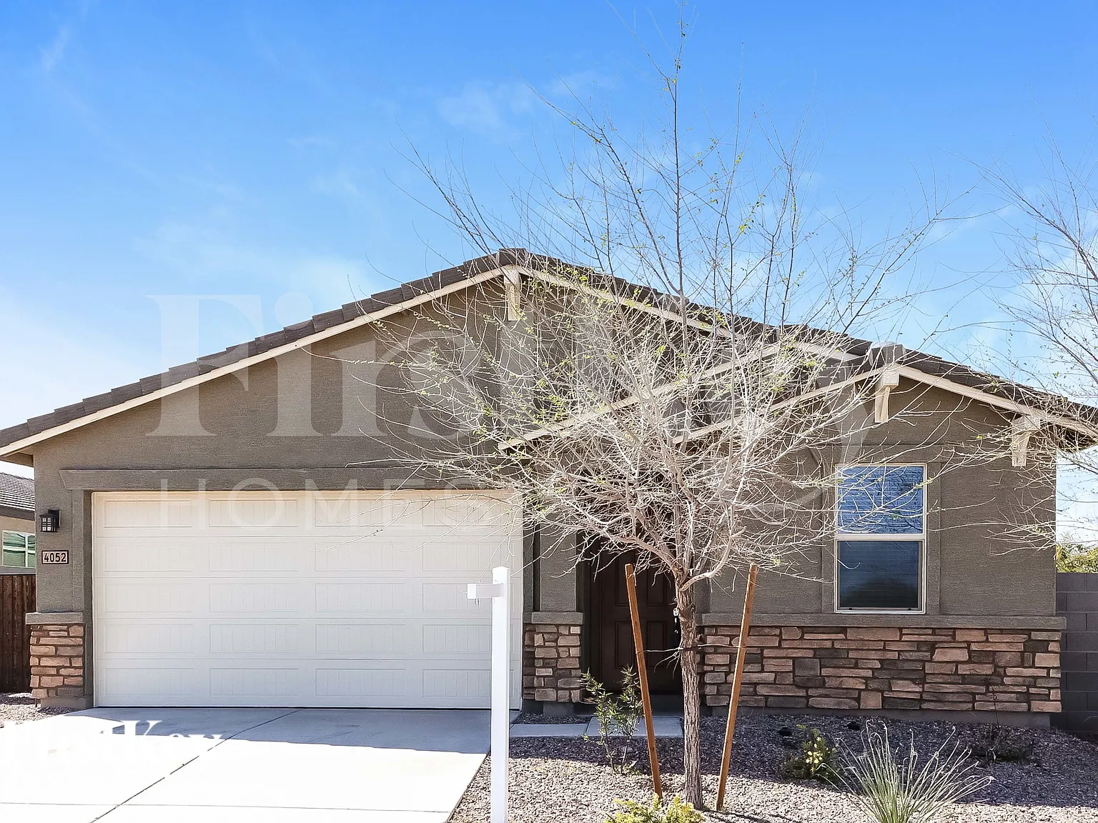 3 bed, 2.0 bath, 2010 sqft, $2,220 — Photo 1