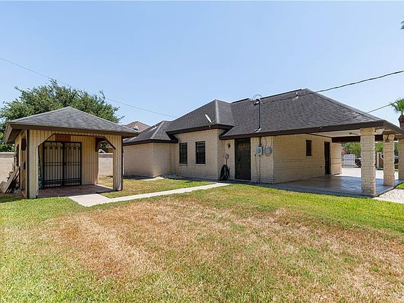 5th image of 909 Charles Dr W