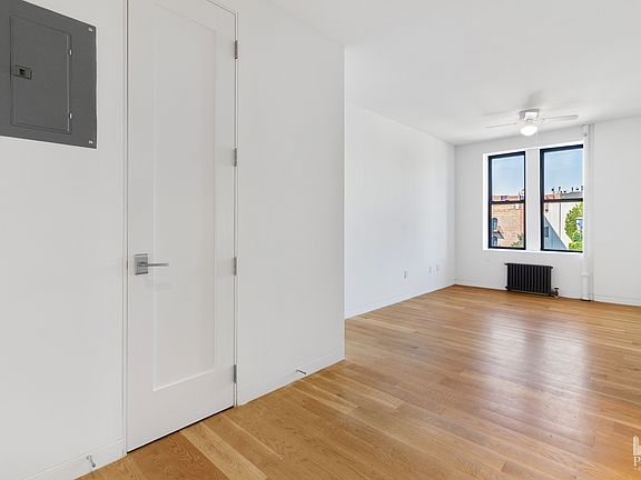 2nd image of 227 Waverly Pl APT 5A