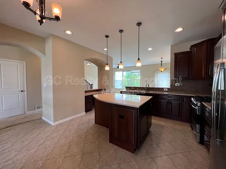 498 Grosvenor Ln — Photo 9