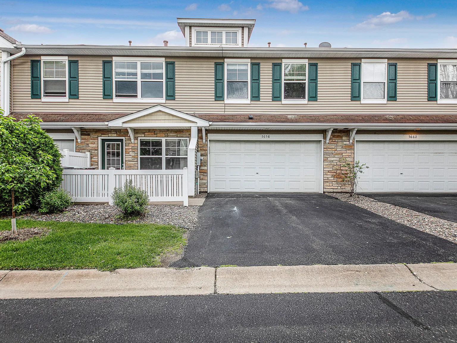 3 bed, 1762 sqft, $2,250 — Photo 2