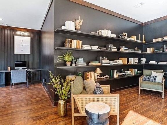 Clubhouse w/ Working Stations