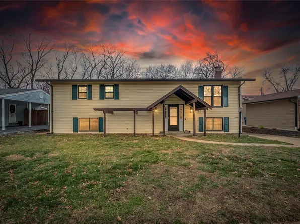 3073 Charmbrook Ln, Maryland Heights, MO 63043