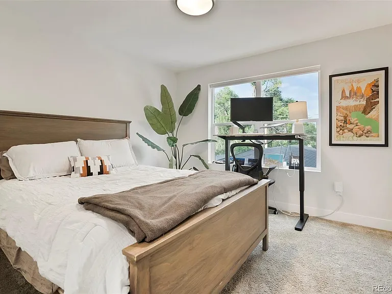 1082 King St — Photo 10