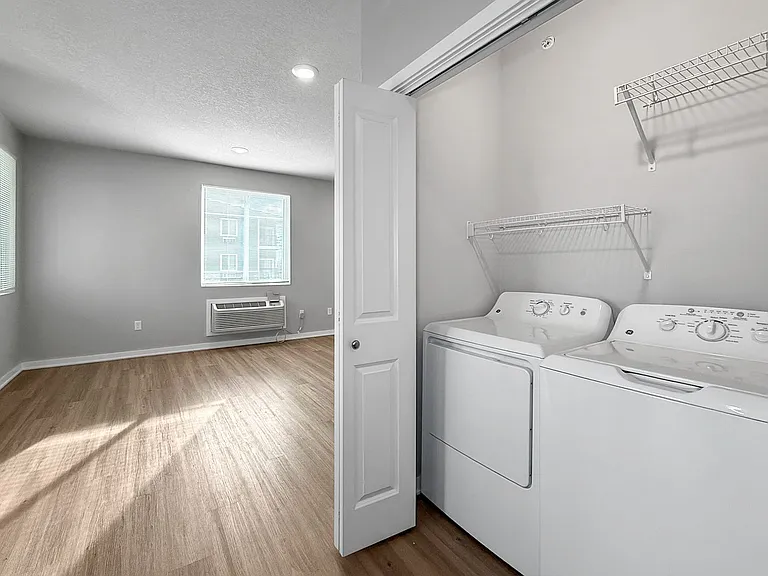 Parkside Luxury Apartments — Photo 20