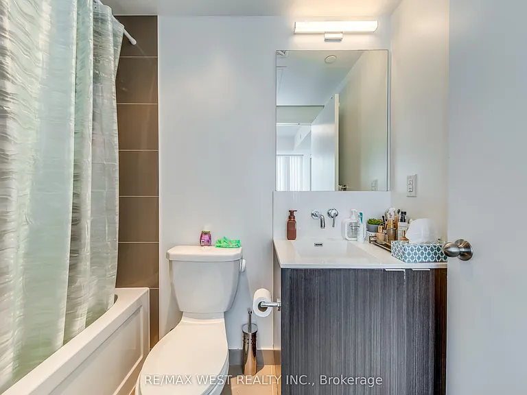 100 Harbour St #2004 — Photo 12