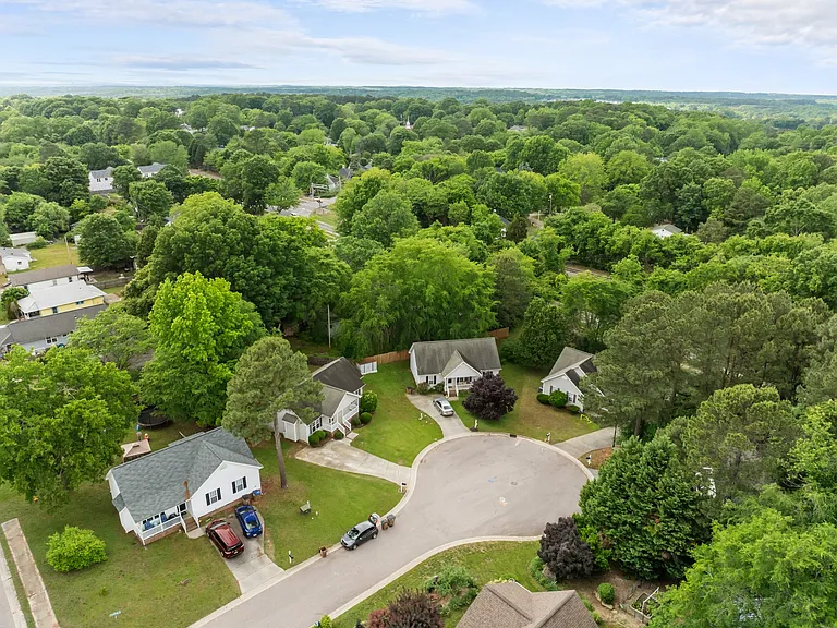 404 Foxbridge Ct — Photo 30