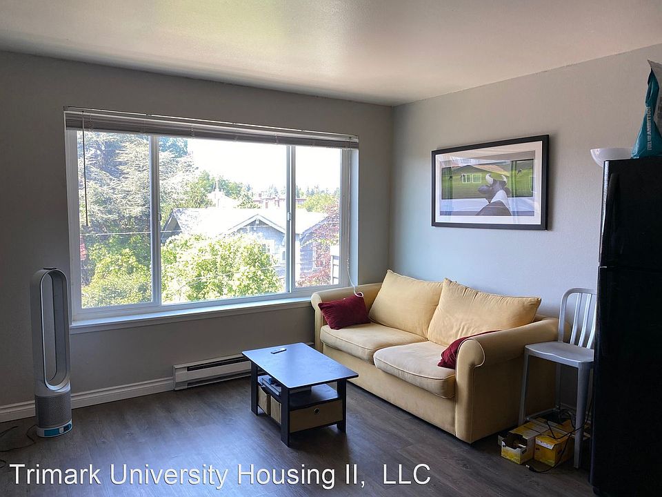 2nd image of 5021 Brooklyn Ave NE #3854634