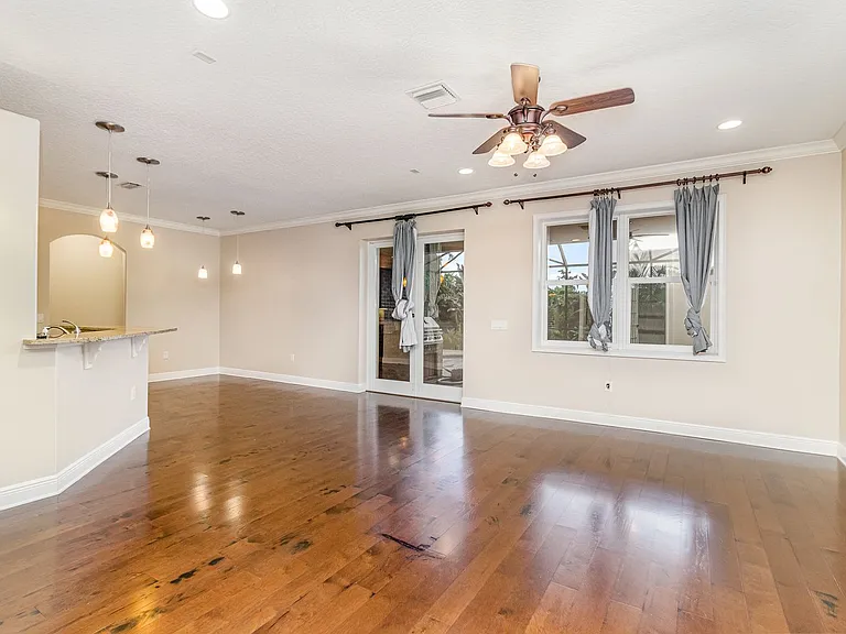 113 Palm Cir — Photo 2