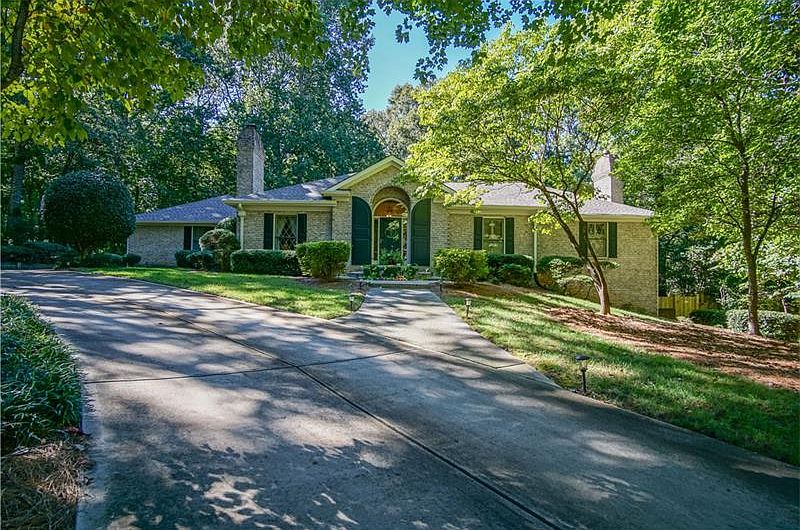 1st image of 2758 Chimney Springs Dr