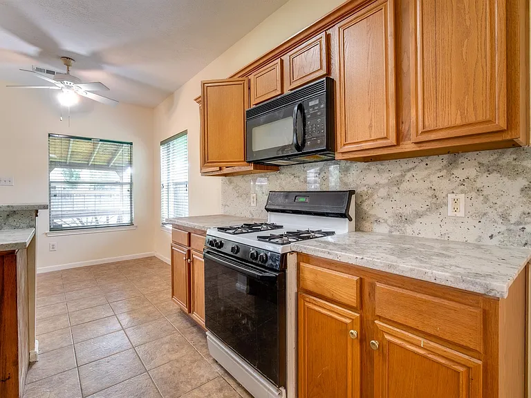 17143 Summer Hollow Dr — Photo 12
