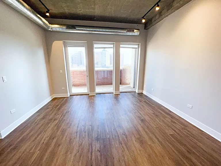 The Eagle Building - 3833 N Broadway — Photo 97