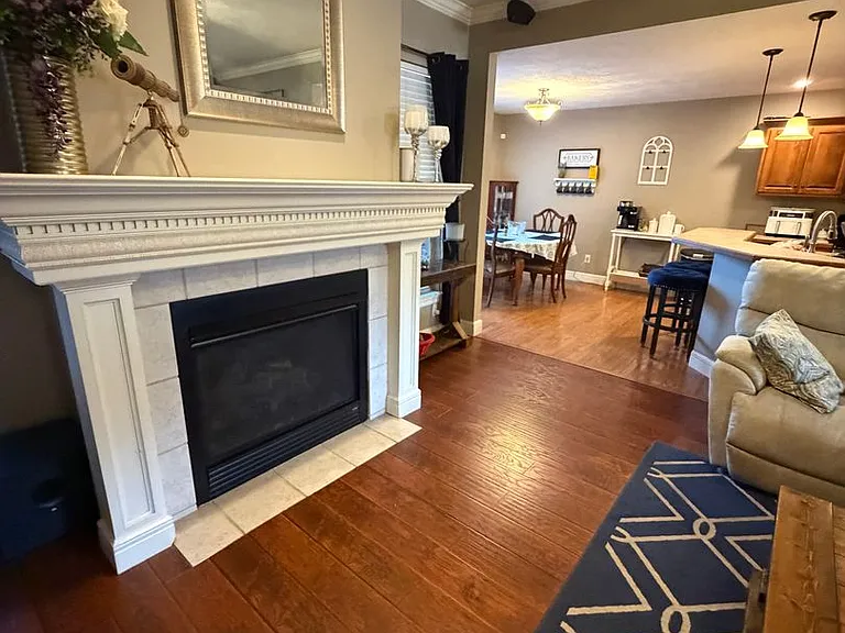 637 N Spout Spring St — Photo 3