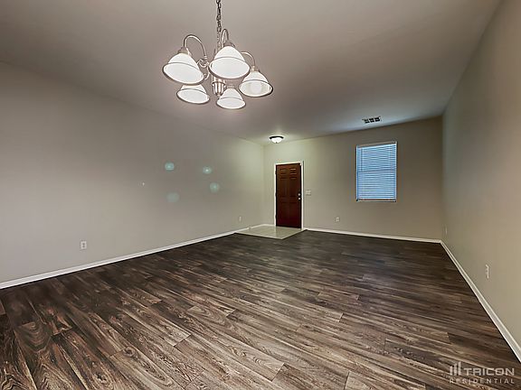 3rd image of 44164 W Griffis Dr