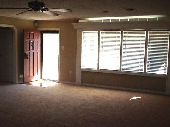 3rd image of 4616 Princeton Ave