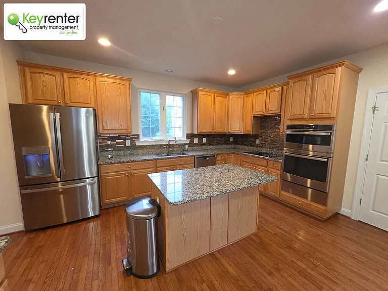 404 Tailor St — Photo 12