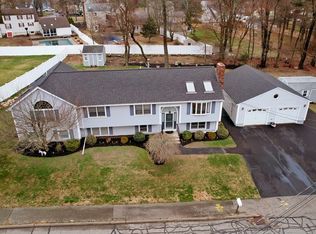 6 Gioioso Dr, Holbrook, MA 02343