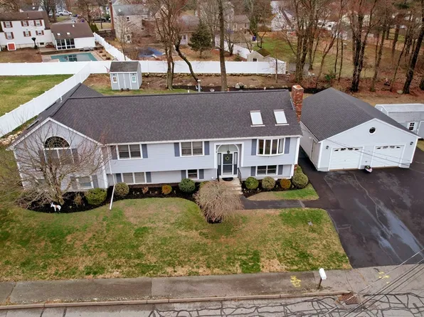 6 Gioioso Dr, Holbrook, MA 02343