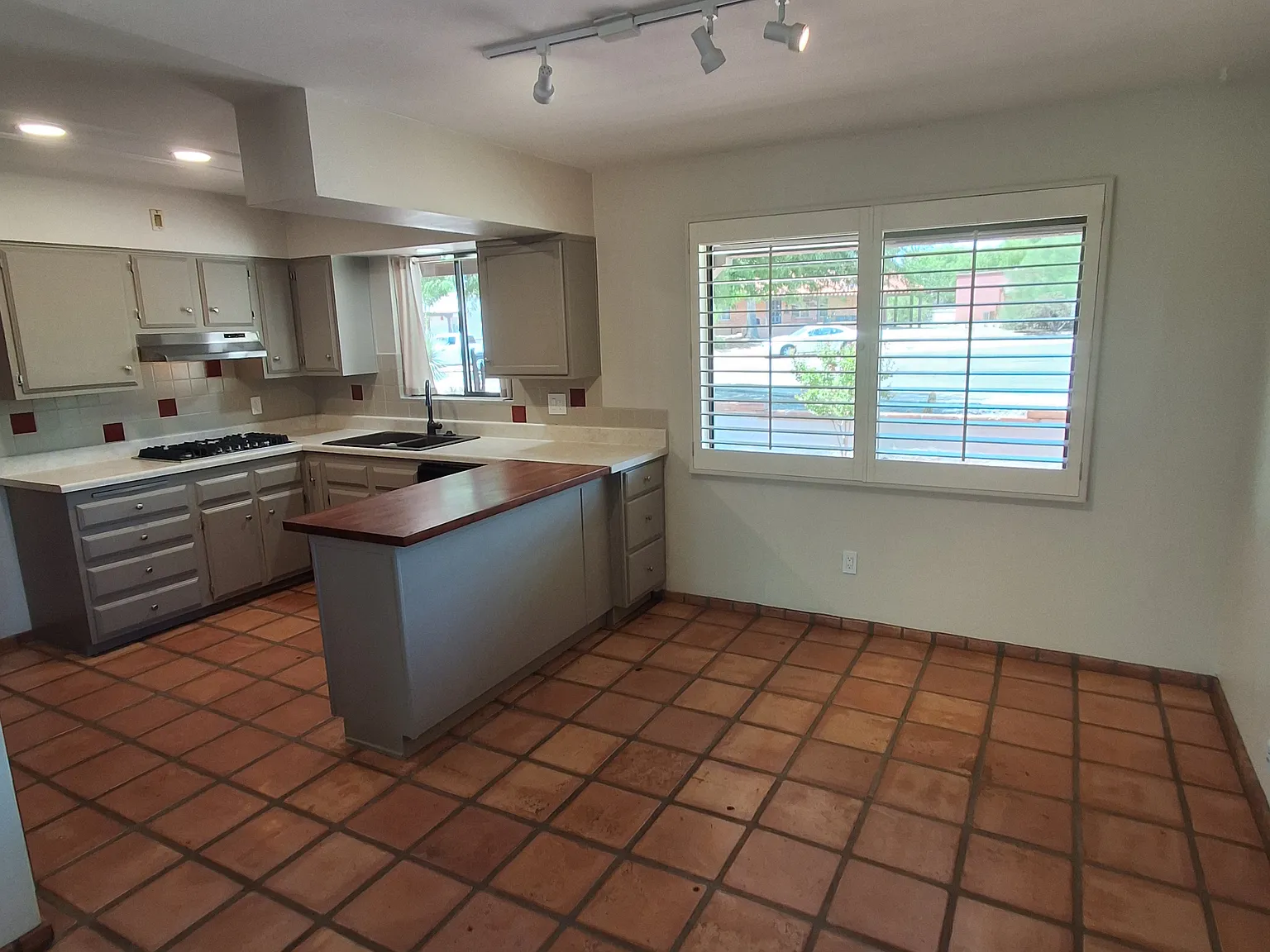 2 bed, 1345 sqft, $1,900 — Photo 3