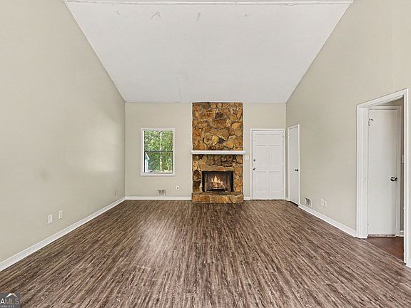 3rd image of 3431 Underwood Ct SE