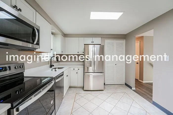 3 bed, 2.5 bath, 1649 sqft, $2,195 — Photo 4