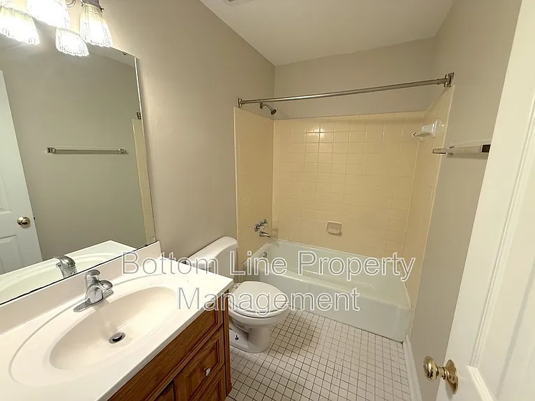 2336 Kenmore Ave #H — Photo 9
