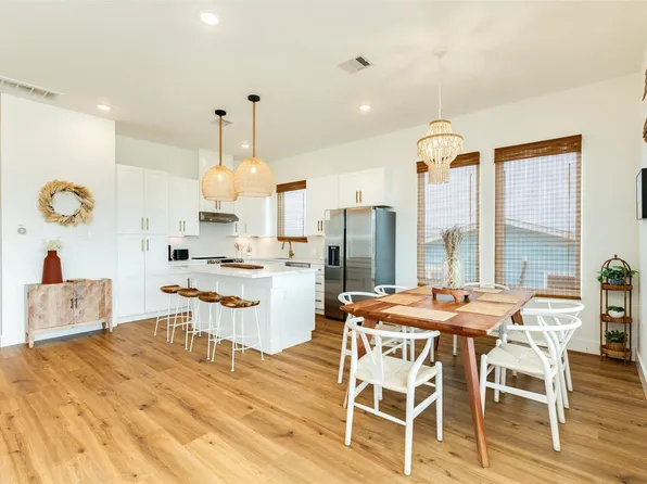 13119 Buccaneer Pkwy, Freeport, TX 77541