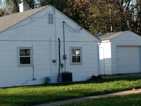 Side View with Garage