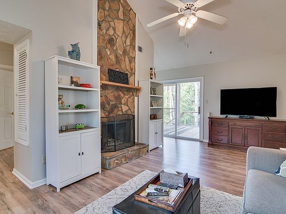 5th image of 3919 Creekwood Ln