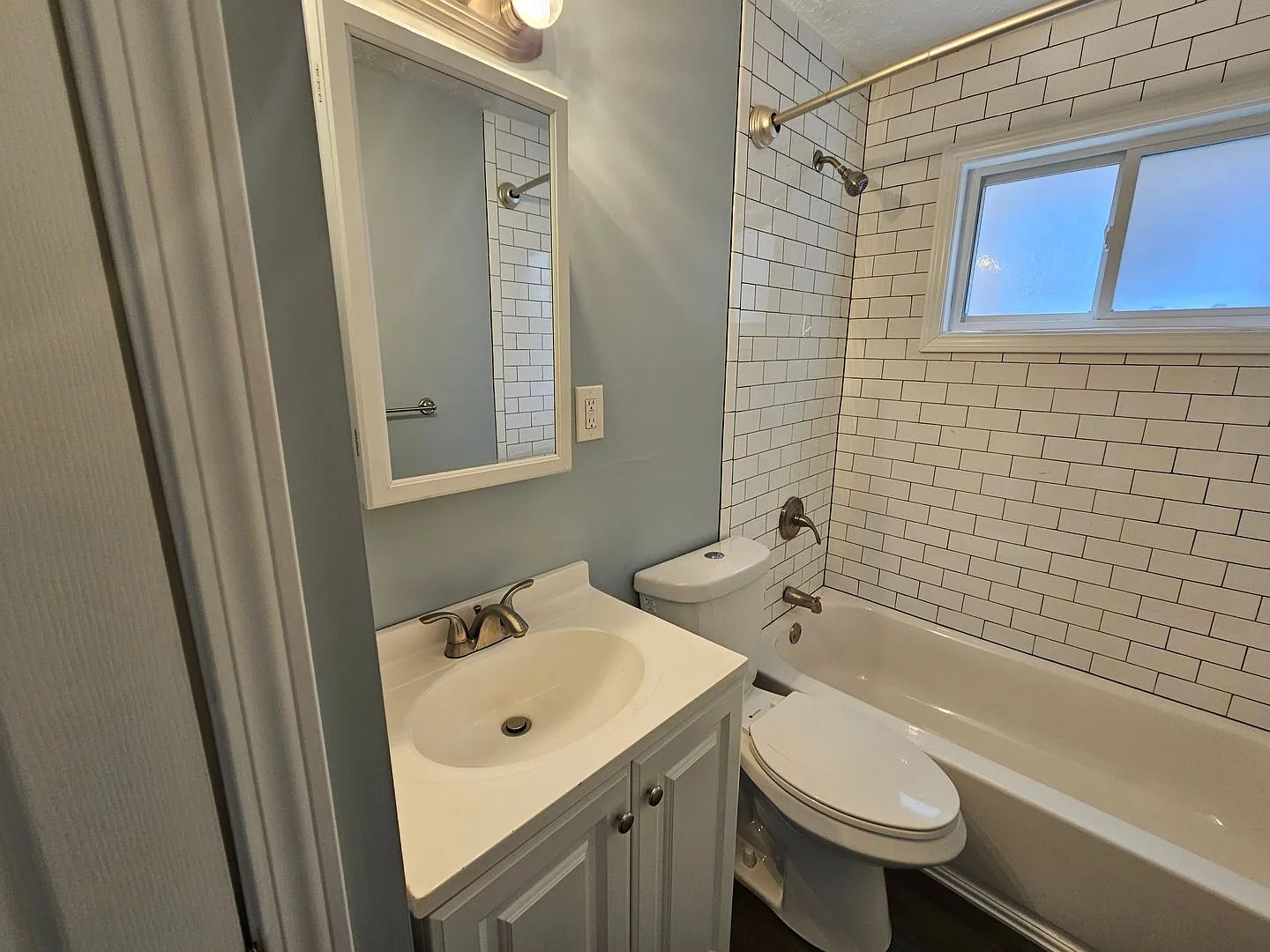 2 Bedroom 1 Bathroom Apartment For Rent In Bellevue! — Photo 4