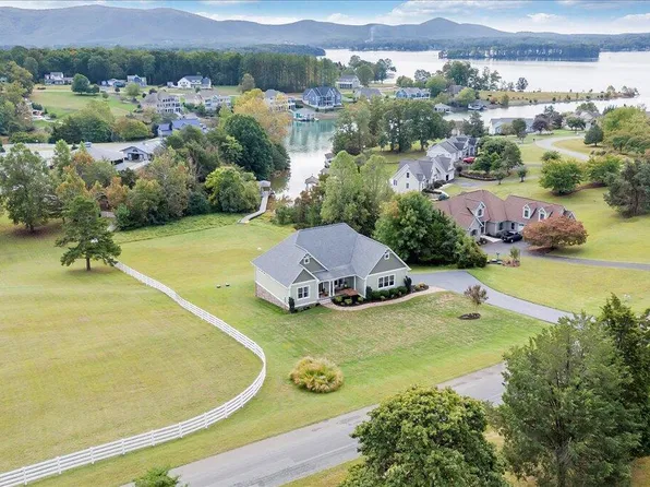 245 Key West St, Moneta, VA 24121