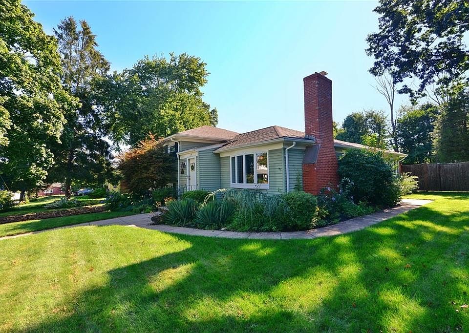 14 Apple Hill Dr, Cranston, RI 02921 Zillow