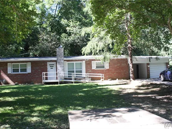 22 Newman Dr, Belleville, IL 62223